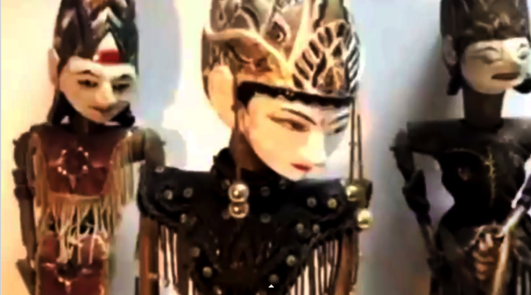 Video Evocative Puppet Performance Of Leonard Cohen's Dance Me To The